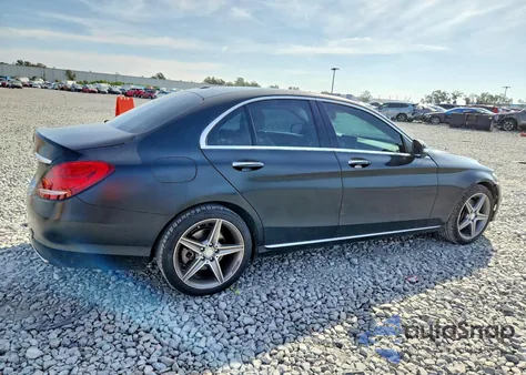 2015 Mercedes-Benz C 300 z USA, uszkodzony, nr VIN 55SWF4JB5FU055536